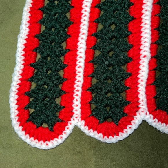 Hand crocheted Christmas throw - Picture 2 of 4